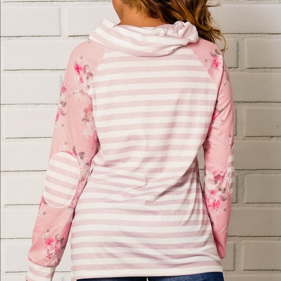 ✨Last ONE Medium ✨STRIPE AND FLORAL Top - Picture 4 of 4